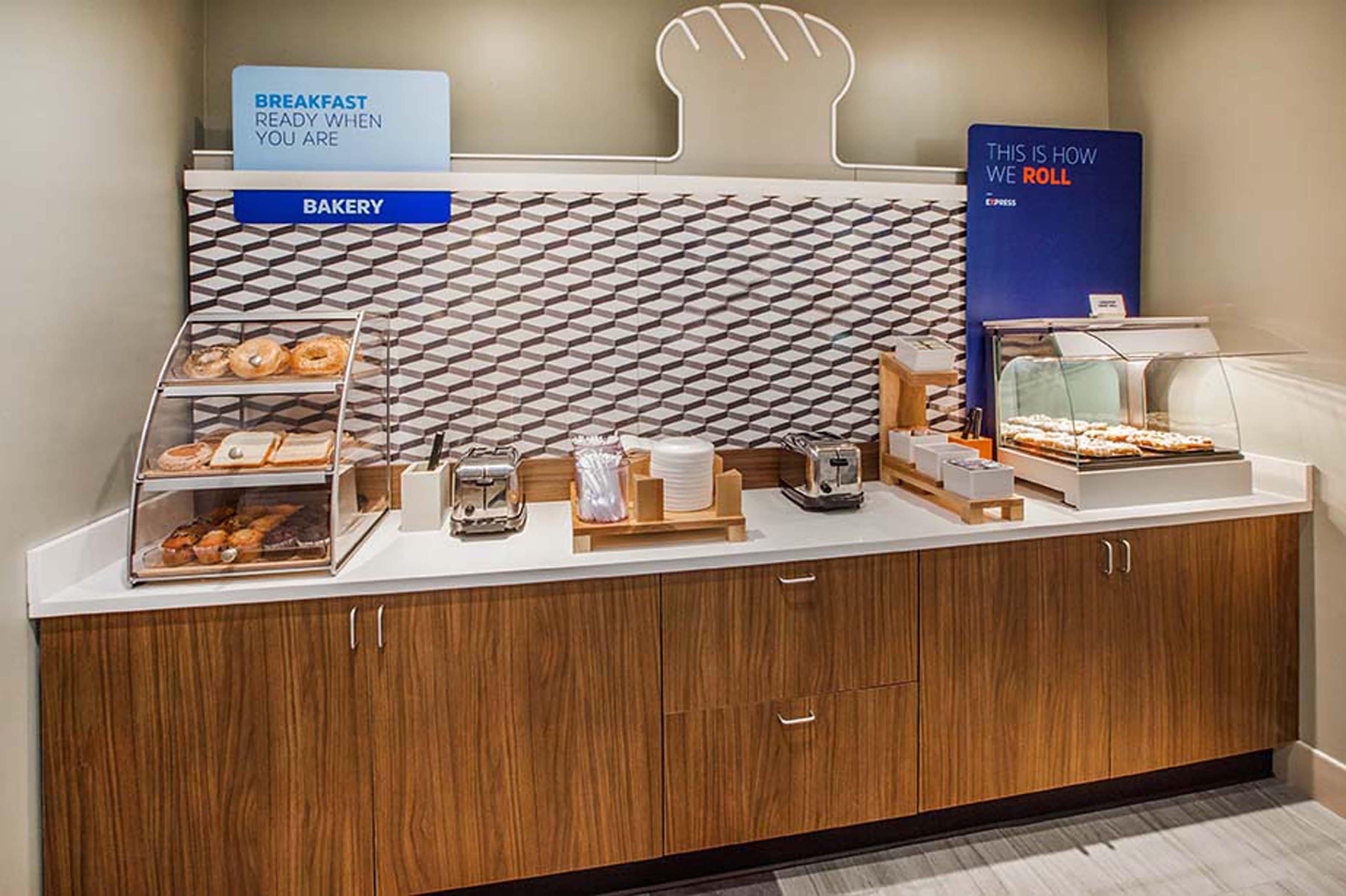 Holiday Inn Express Hotel & Suites Greensboro-East By Ihg Luaran gambar